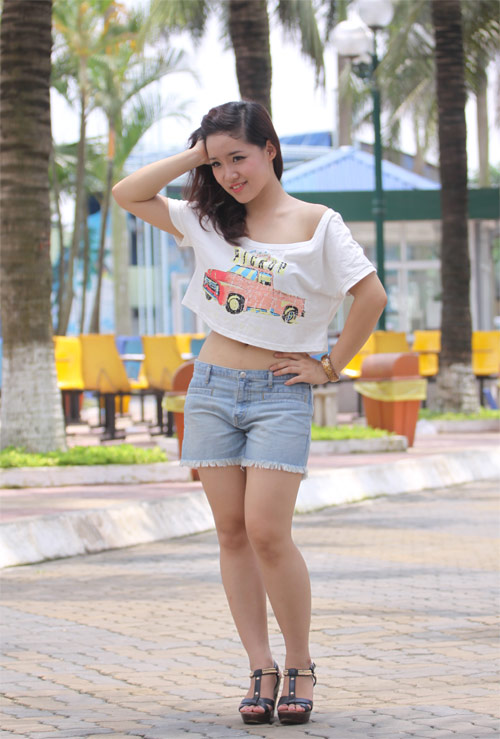 Thí sinh Facelook đọ sắc cùng Á hậu, 8X + 9X, Bạn trẻ - Cuộc sống, Facelook 2012, guong mat sinh vien 2012, hoa khoi sinh vien, a hau huong giang, phan huong giang, hoa hau trang suc, ban tre, gioi tre, bao