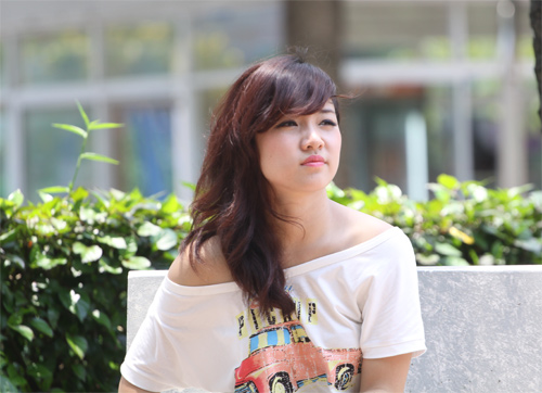 Thí sinh Facelook đọ sắc cùng Á hậu, 8X + 9X, Bạn trẻ - Cuộc sống, Facelook 2012, guong mat sinh vien 2012, hoa khoi sinh vien, a hau huong giang, phan huong giang, hoa hau trang suc, ban tre, gioi tre, bao