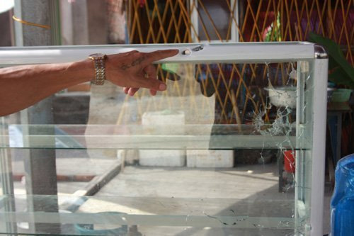 Hình ảnh vụ cả nhà bị nã súng ở Hà Nội, Tin tức trong ngày, na sung, na dan, na sung o ha noi, ca nha bi na sung, ca nha bi ban, ca nha bi na dan, bi ban khi an com, tra no, siet no, con do, tra no, bao, tin nhanh, tin hot, tin tuc