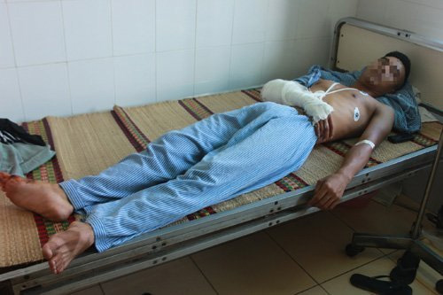 Hình ảnh vụ cả nhà bị nã súng ở Hà Nội, Tin tức trong ngày, na sung, na dan, na sung o ha noi, ca nha bi na sung, ca nha bi ban, ca nha bi na dan, bi ban khi an com, tra no, siet no, con do, tra no, bao, tin nhanh, tin hot, tin tuc