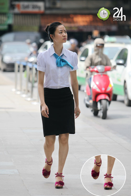 Dạo phố Hà Nội ngắm chân xinh - 1