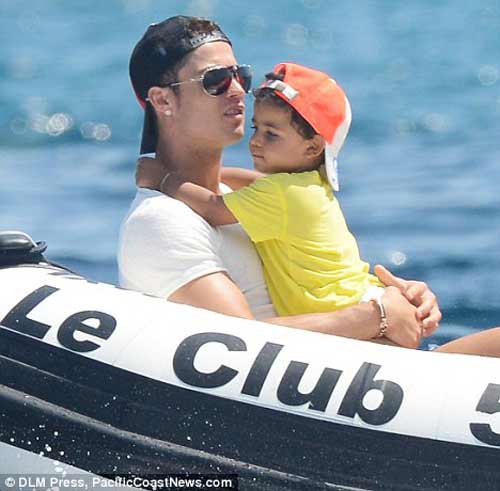 Ronaldo trổ tài câu cá ở Thái Lan, Tin bên lề bóng đá, Bóng đá, ronaldo, ronaldo du lich tai thai lan, cr7, irina shayk, real, bo dao nha, bong da, bong da 24h, ket qua bong da, bao bong da