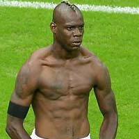 Tevez “phát cuồng” vì Balotelli