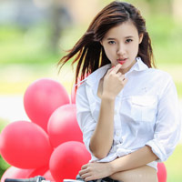 Hot girl Midu xinh tươi trên phố Sài Gòn