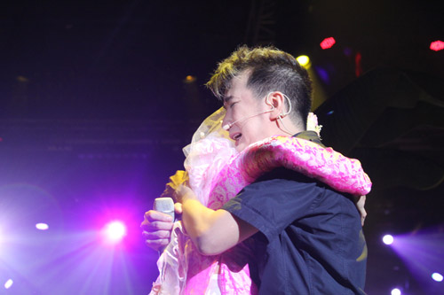 Cẩm Ly “quyên sinh” vì Mr Đàm, Ca nhạc - MTV, Dam Vinh Hung, Mr Dam, liveshow, so phan, Cam Ly, xuong ca vo loai, ca si, tin tuc