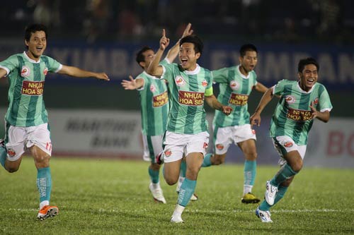 Khi bóng đá Sài Gòn phải mượn hồn, Bóng đá Việt Nam, Bóng đá, bong da sai gon, Minh chien, tran chinh, hcm, V-league 2012, vleague, bong da viet nam, bong da, bong da 24h, ket qua bong da, bao bong da, olympic 2012