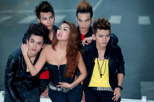 Phi Thanh Vân sexy bên trai trẻ, Ca nhạc - MTV, Phi thanh van, Da nau, Nu hoang dao keo, B O T, nhom nhac nam, ca si, dien vien