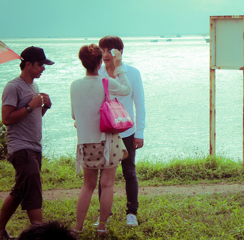 Đông Nhi chăm sóc Ông Cao Thắng, Ca nhạc - MTV, Dong Nhi, Ong Cao Thang, cap doi, tinh cam, cong khai, mv, ca si, tin tuc