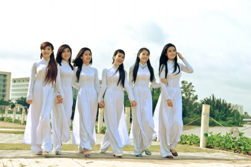 Nữ sinh duyên dáng với áo dài - 17