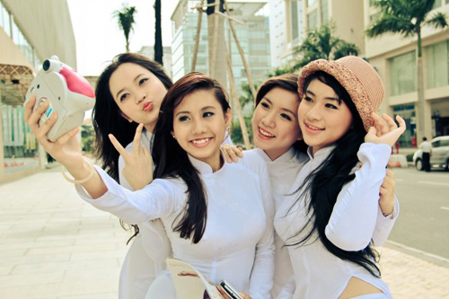 Nữ sinh duyên dáng với áo dài - 13