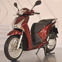 Chọn Honda SH 2012 hay Piaggio Liberty?