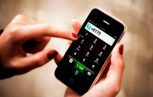 Tại sao phụ nữ lại “mê mệt” iPhone?, Công nghệ thông tin, phu nu dung iPhone, phu nu me iPhone, iPhone, phu nu me man iPhone, dien thoai iPhone, iPhone 4, iPhone cu, su dung iPhone, cach su dung iPhone, dien thoai, phu nu, me met dien thoai, Apple