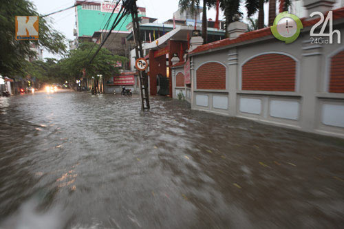 Mưa lớn, Hà Nội lại ngập nặng, Tin tức trong ngày, mua, ngap nang, ha noi lut, duong ngap, ngap lut, mua lon, diem den ngap ung, thoat nuoc, tin tuc, tin nhanh