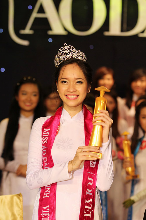 Vũ Ngọc Lam Phương đăng quang Miss Áo dài, 8X + 9X, Bạn trẻ - Cuộc sống, vu ngoc lam phuong, miss ao dai, dao dai nu sinh viet nam, tim kiem guong mat ao dai nu sinh, hoa khoi, ban tre, gioi tre, thieu nu, ao dai truyen thong, 8x-9x, gioi tre ngay nay, bao