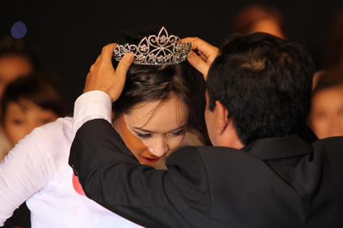 Vũ Ngọc Lam Phương đăng quang Miss Áo dài, 8X + 9X, Bạn trẻ - Cuộc sống, vu ngoc lam phuong, miss ao dai, dao dai nu sinh viet nam, tim kiem guong mat ao dai nu sinh, hoa khoi, ban tre, gioi tre, thieu nu, ao dai truyen thong, 8x-9x, gioi tre ngay nay, bao