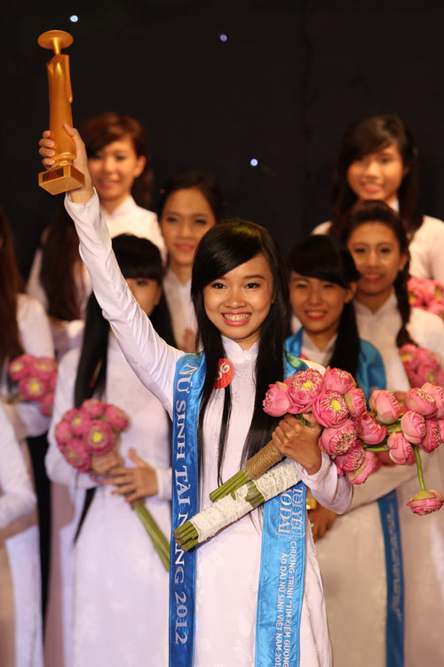 Vũ Ngọc Lam Phương đăng quang Miss Áo dài, 8X + 9X, Bạn trẻ - Cuộc sống, vu ngoc lam phuong, miss ao dai, dao dai nu sinh viet nam, tim kiem guong mat ao dai nu sinh, hoa khoi, ban tre, gioi tre, thieu nu, ao dai truyen thong, 8x-9x, gioi tre ngay nay, bao