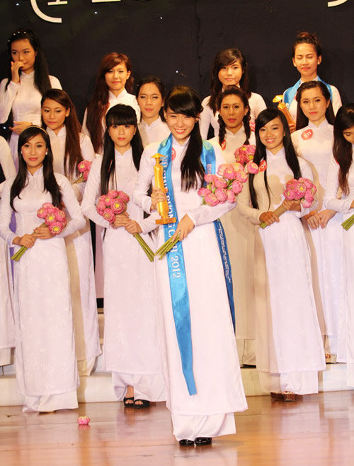 Vũ Ngọc Lam Phương đăng quang Miss Áo dài, 8X + 9X, Bạn trẻ - Cuộc sống, vu ngoc lam phuong, miss ao dai, dao dai nu sinh viet nam, tim kiem guong mat ao dai nu sinh, hoa khoi, ban tre, gioi tre, thieu nu, ao dai truyen thong, 8x-9x, gioi tre ngay nay, bao