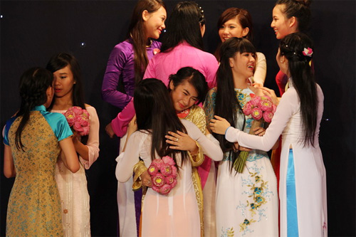 Vũ Ngọc Lam Phương đăng quang Miss Áo dài, 8X + 9X, Bạn trẻ - Cuộc sống, vu ngoc lam phuong, miss ao dai, dao dai nu sinh viet nam, tim kiem guong mat ao dai nu sinh, hoa khoi, ban tre, gioi tre, thieu nu, ao dai truyen thong, 8x-9x, gioi tre ngay nay, bao