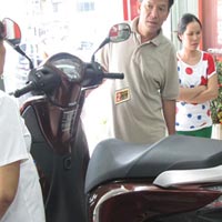 Lại tung chiêu làm giá xe máy SH