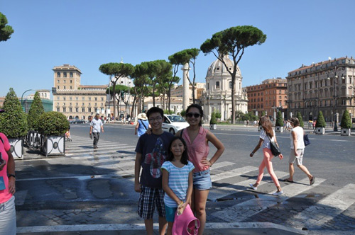 Gia đình Mỹ Linh du ngoạn châu Âu, Ca nhạc - MTV, My Linh, Anh Quan, Anna, Thu Hien, thuyet minh phim, Truong Huong Ly, ca si, Truong Anh Duy, Rome, Berlin, Paris, chau au, luu dien, tin tuc