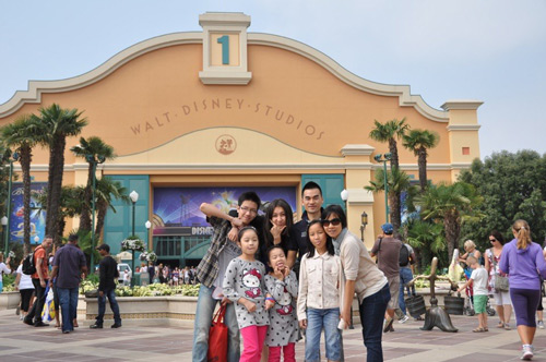 Gia đình Mỹ Linh du ngoạn châu Âu, Ca nhạc - MTV, My Linh, Anh Quan, Anna, Thu Hien, thuyet minh phim, Truong Huong Ly, ca si, Truong Anh Duy, Rome, Berlin, Paris, chau au, luu dien, tin tuc