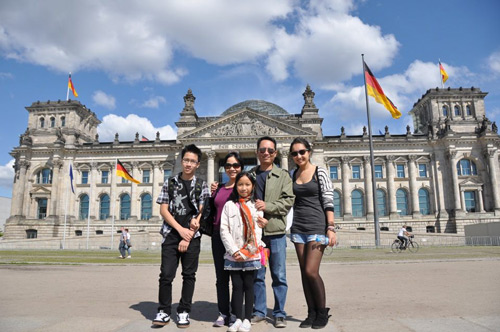 Gia đình Mỹ Linh du ngoạn châu Âu, Ca nhạc - MTV, My Linh, Anh Quan, Anna, Thu Hien, thuyet minh phim, Truong Huong Ly, ca si, Truong Anh Duy, Rome, Berlin, Paris, chau au, luu dien, tin tuc