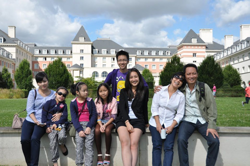 Gia đình Mỹ Linh du ngoạn châu Âu, Ca nhạc - MTV, My Linh, Anh Quan, Anna, Thu Hien, thuyet minh phim, Truong Huong Ly, ca si, Truong Anh Duy, Rome, Berlin, Paris, chau au, luu dien, tin tuc