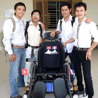 Xe lăn điện cho người khuyết tật
