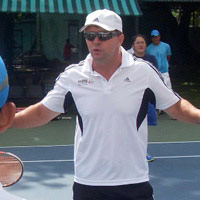Cựu HLV của Sharapova đến TP.HCM
