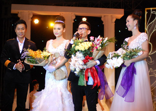 Ngọc Anh lại khoe ngực căng tròn sexy, Ca nhạc - MTV, Ngoc Anh, sexy, vong 1, ho hung, goi cam, quynh hoa, diem my, kenny thai, hong que, bao ngoc, sao viet, ca nhac, ca si