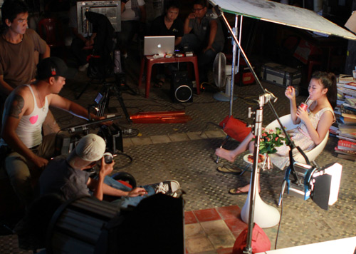 Văn Mai Hương diễn hài cùng Thái Hòa, Ca nhạc - MTV, Van Mai Huong, Thai Hoa, quay MV, video clip, chuyen tinh nha tho, tau hai, ca si, tin tuc