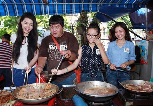 Trương Nam Thành nấu cơm từ thiện, Phim, truong nam thanh, a quan buoc nhay hoan vu, nau com tu thien, benh nhan benh vien 115