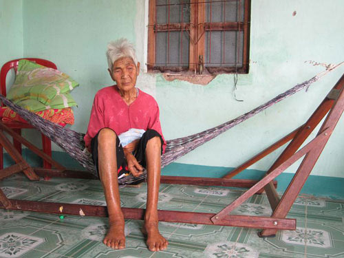 6 con không nuôi nổi mẹ già, Tin tức trong ngày, me gia, ba gia co doc, benh tat, con nuoi me, con khong nuoi me, bao, tin tuc, tin hot, tin hay