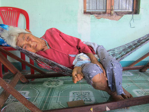 6 con không nuôi nổi mẹ già, Tin tức trong ngày, me gia, ba gia co doc, benh tat, con nuoi me, con khong nuoi me, bao, tin tuc, tin hot, tin hay