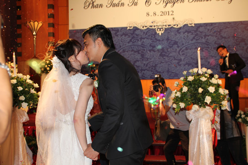 Lễ cưới kín tiếng của MC Tuấn Tú, Phim, Tuan Tu, Thanh Huyen, MC, cuoi vo, ngoai giao, cong an, anh, dau khi, dam cuoi, le hoi, nha gai, nha trai, khach san