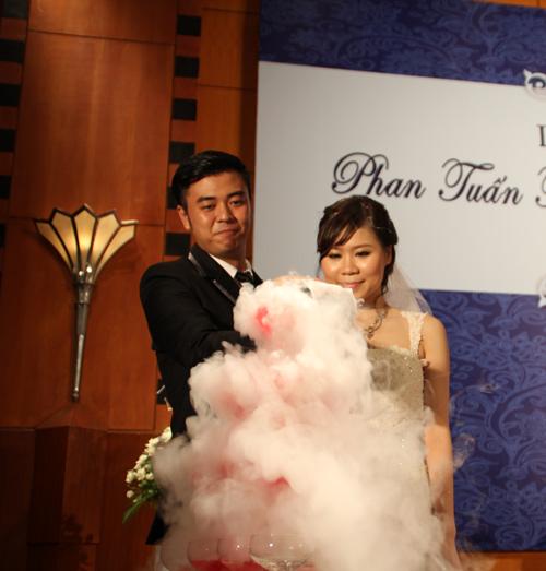 Lễ cưới kín tiếng của MC Tuấn Tú, Phim, Tuan Tu, Thanh Huyen, MC, cuoi vo, ngoai giao, cong an, anh, dau khi, dam cuoi, le hoi, nha gai, nha trai, khach san