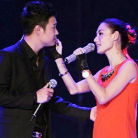 Trương Bá Chi tình tứ "người mới"