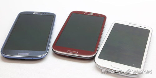 Cận cảnh Galaxy S III màu đỏ - 1