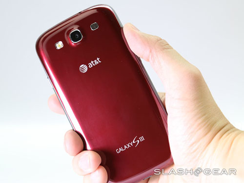 Cận cảnh Galaxy S III màu đỏ - 10