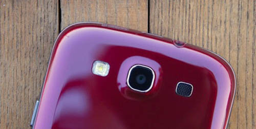Cận cảnh Galaxy S III màu đỏ - 13
