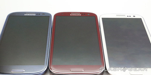 Cận cảnh Galaxy S III màu đỏ - 5