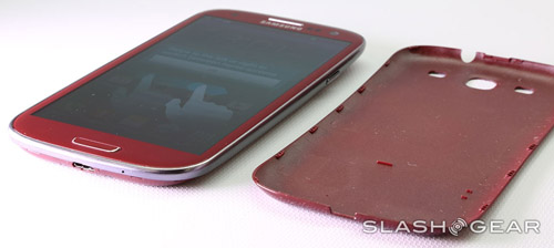 Cận cảnh Galaxy S III màu đỏ - 6
