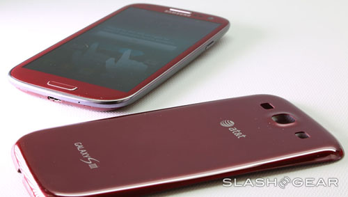 Cận cảnh Galaxy S III màu đỏ - 7