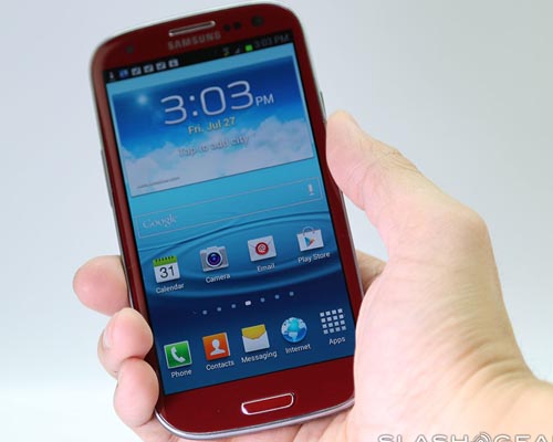 Cận cảnh Galaxy S III màu đỏ - 9