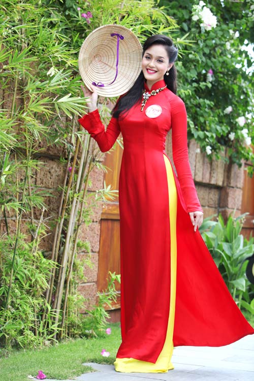 Thí sinh hoa hậu đọ sức hút với áo dài - 2