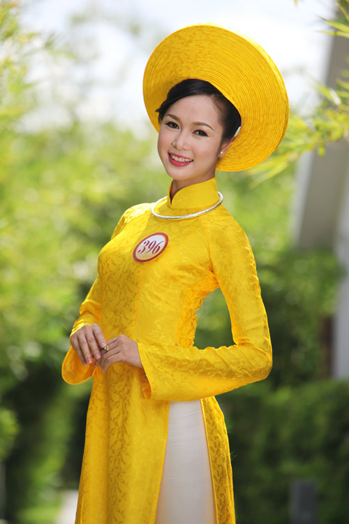 Thí sinh hoa hậu đọ sức hút với áo dài - 3