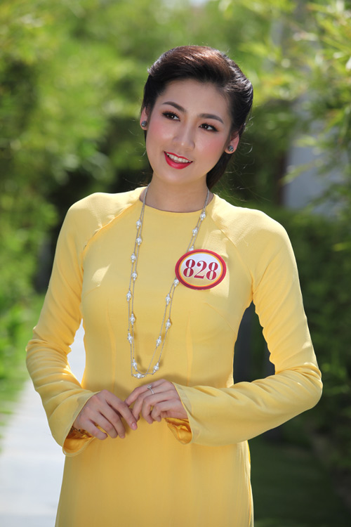 Thí sinh hoa hậu đọ sức hút với áo dài - 6