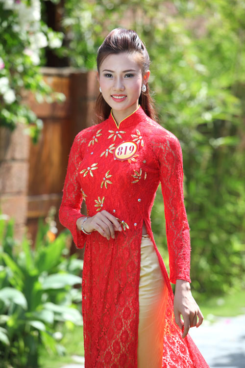 Thí sinh hoa hậu đọ sức hút với áo dài - 7