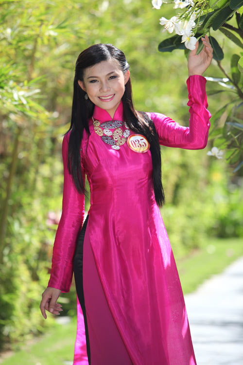 Thí sinh hoa hậu đọ sức hút với áo dài - 9
