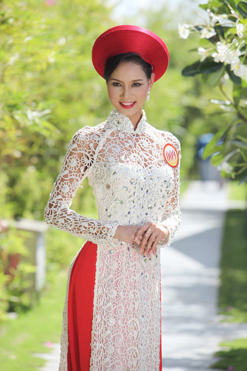 Thí sinh hoa hậu đọ sức hút với áo dài - 10